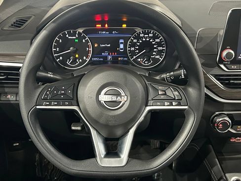Used 2023 Nissan Altima 2.5 SV FWD image 59