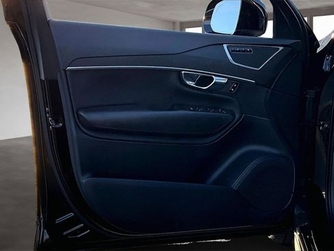 Used 2020 Volvo XC90 T5 Momentum w/ Protection Package image 23