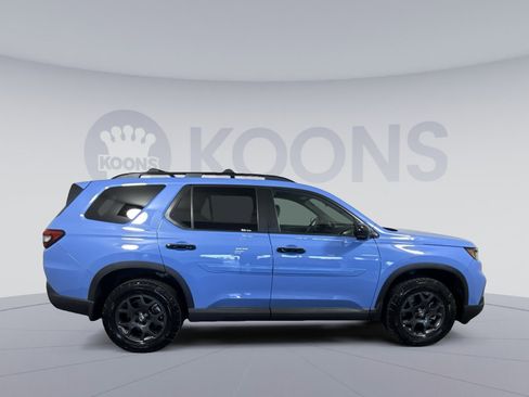 Used 2025 Honda Pilot TrailSport image 8