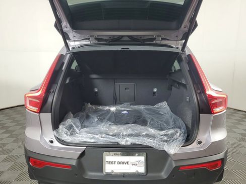 Used 2026 Volvo XC40 B4 Plus w/ Climate Package image 11