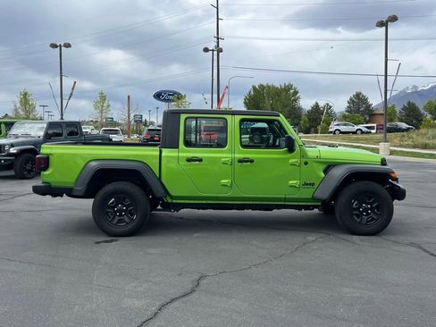 Used 2025 Jeep Gladiator Sport AWD/4WD image 6