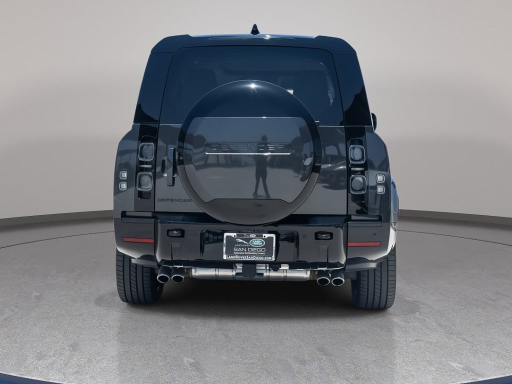 Used 2025 Land Rover Defender 130 V8 AWD/4WD image 4