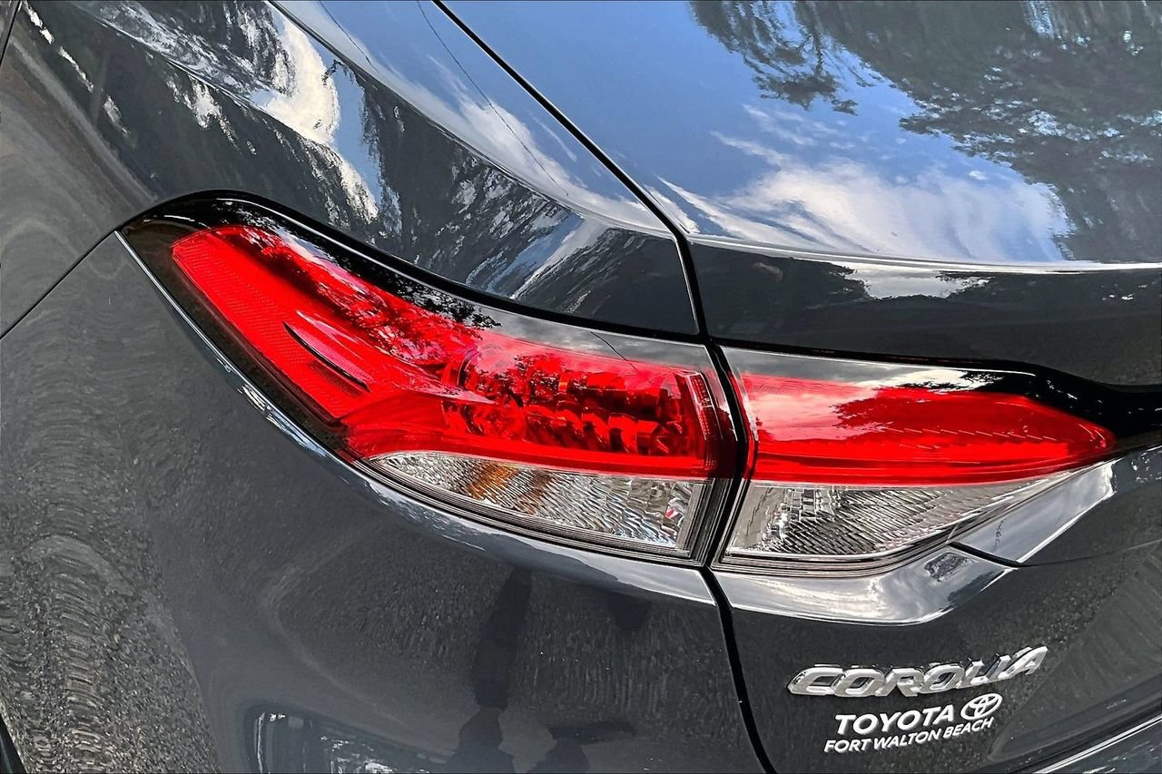 Used 2025 Toyota Corolla LE FWD image 20