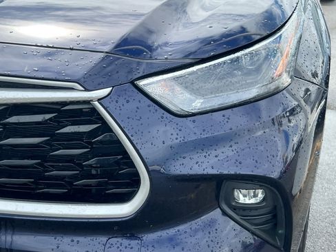 Used 2022 Toyota Highlander XLE image 11