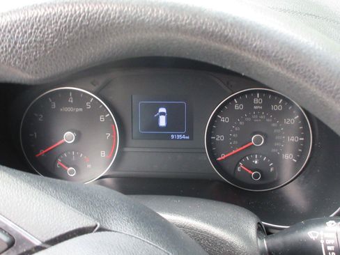 Used 2018 Kia Sportage LX FWD image 11