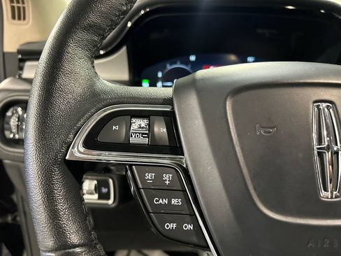 Used 2023 Lincoln Nautilus FWD image 13