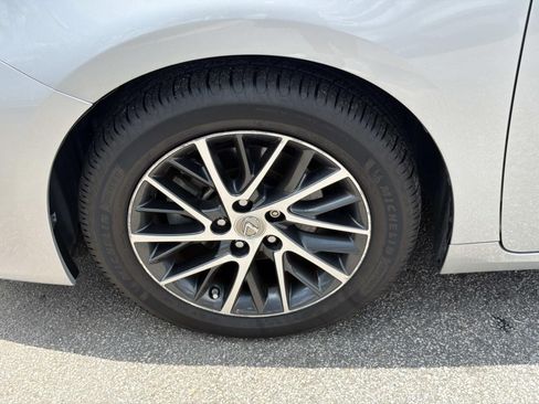 Used 2016 Lexus ES 350 w/ Luxury Package w/Wood Trim FWD image 11