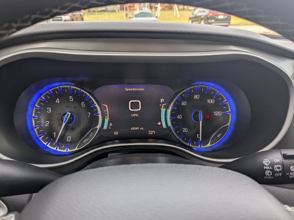Used 2025 Chrysler Pacifica Select FWD image 3