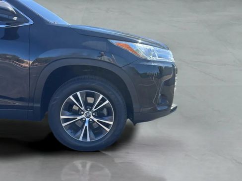 Used 2019 Toyota Highlander LE FWD image 19