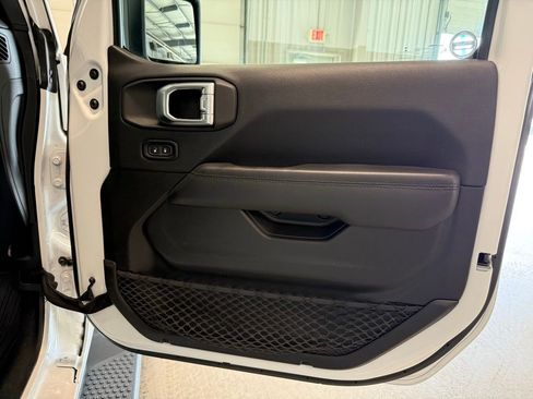 Used 2020 Jeep Wrangler Unlimited Sahara AWD/4WD image 9