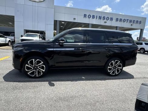 Certified 2026 Lincoln Navigator Reserve AWD/4WD image 8