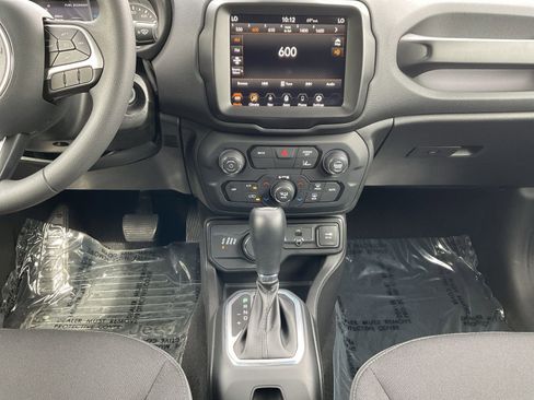 Used 2023 Jeep Renegade Latitude AWD/4WD image 11