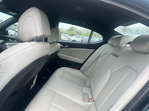 Used 2025 Genesis G70 2.5T image 22