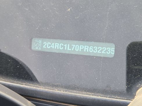 Used 2023 Chrysler Pacifica Touring-L FWD image 8