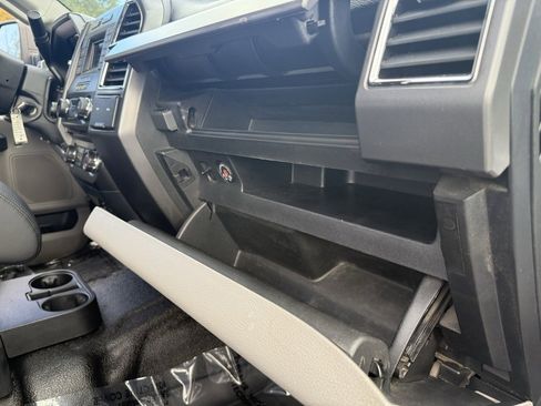 Used 2017 Ford F350 XLT w/ Camper Package image 30