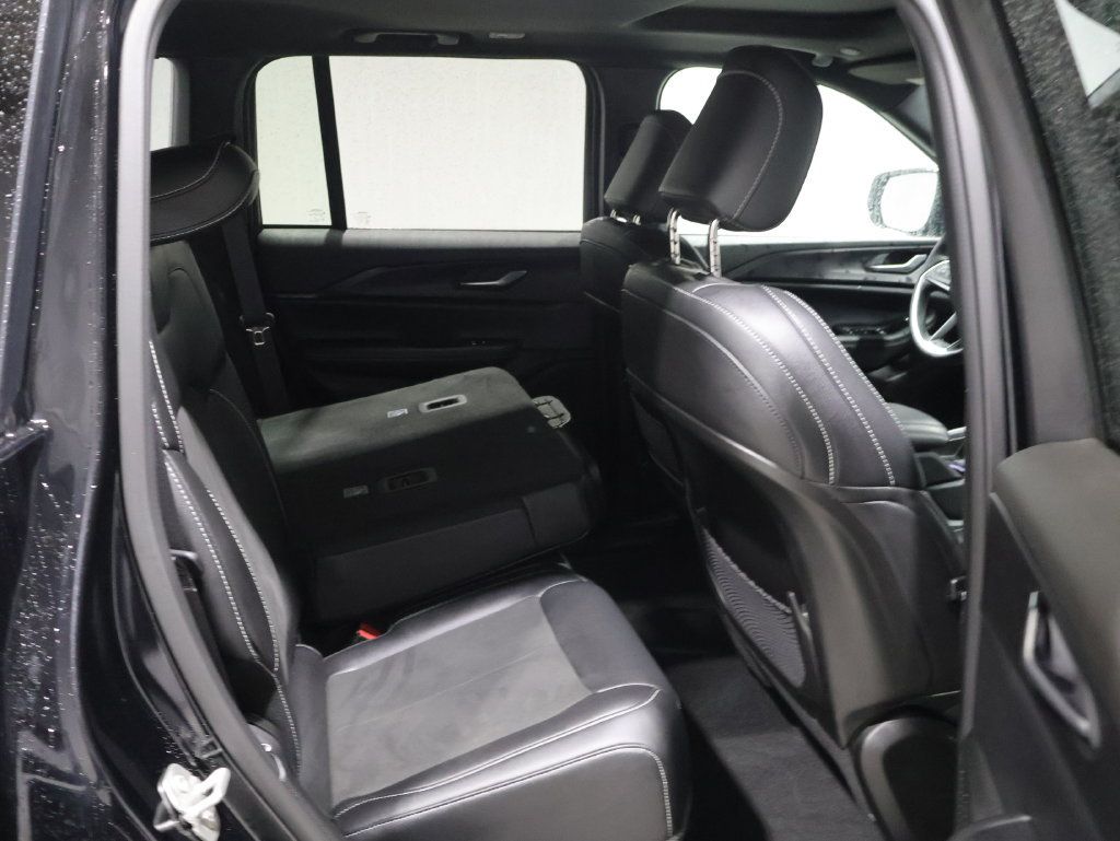 Used 2023 Jeep Grand Cherokee Altitude AWD/4WD image 20