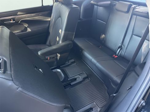 Used 2025 Toyota Highlander Platinum image 50