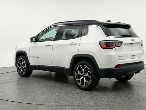 Used 2025 Jeep Compass Limited image 6