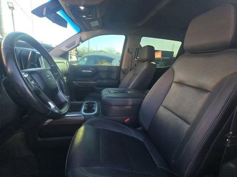 Used 2021 Chevrolet Silverado 1500 LT Trail Boss w/ Convenience Package II image 3