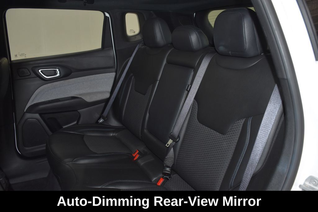 Used 2025 Jeep Compass Latitude w/ Sun & Sound Group AWD/4WD image 29