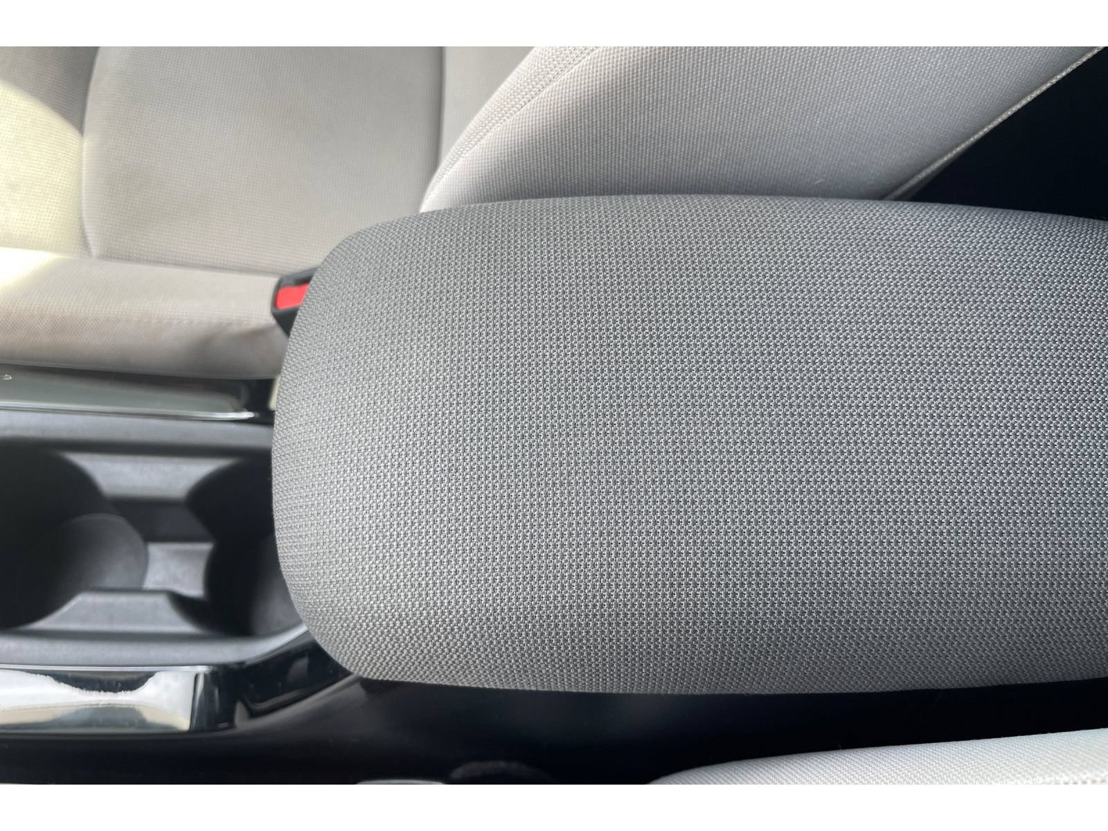 Used 2022 Toyota Corolla LE w/ Carpet Mat Package (TMS) FWD image 28