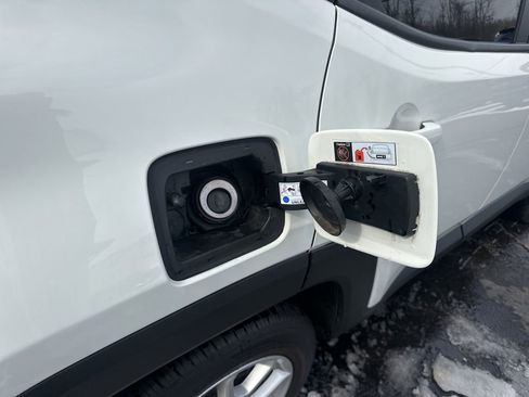 Used 2023 Jeep Renegade Latitude AWD/4WD image 42