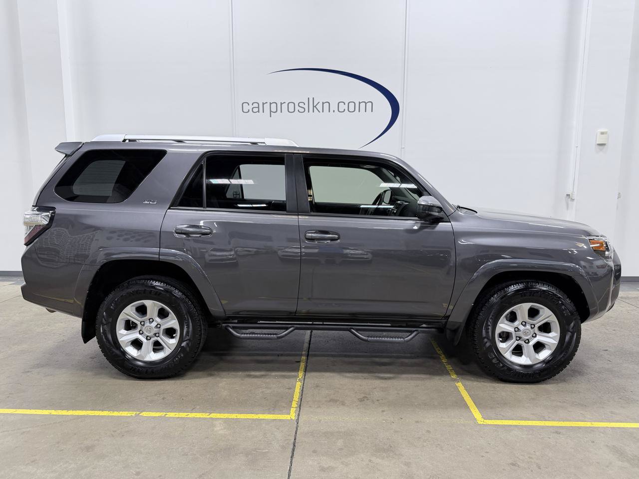 Used 2017 Toyota 4Runner SR5 RWD image 8