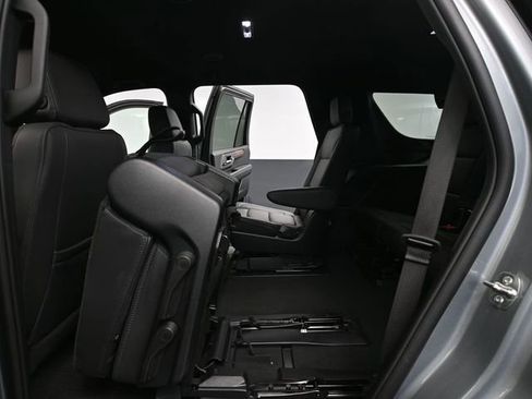 Used 2025 GMC Yukon Denali image 46