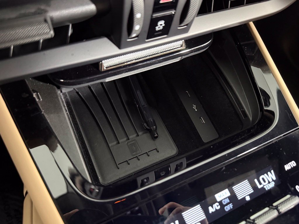 Certified 2024 Porsche Cayenne AWD/4WD image 30