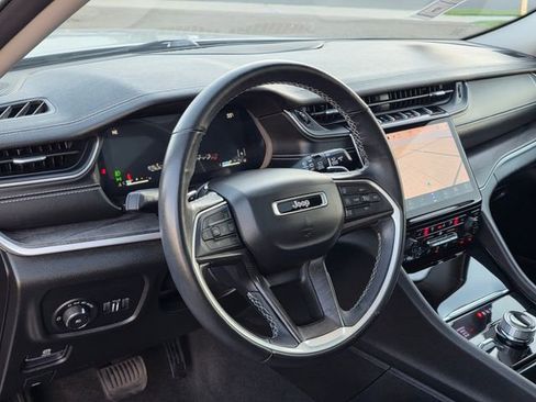 Used 2021 Jeep Grand Cherokee L Limited w/ Luxury Tech Group II image 15