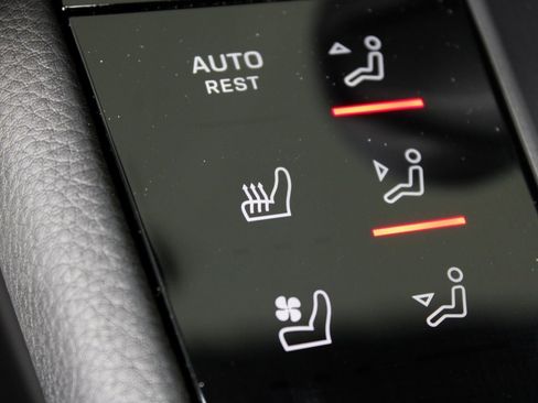 New 2026 Porsche Macan image 30