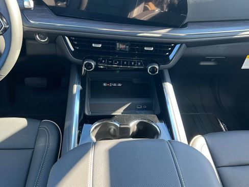 New 2026 Chevrolet Suburban Premier image 16