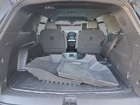 Certified 2023 Chevrolet Traverse RS w/ LPO, Floor Liner Package AWD/4WD image 35