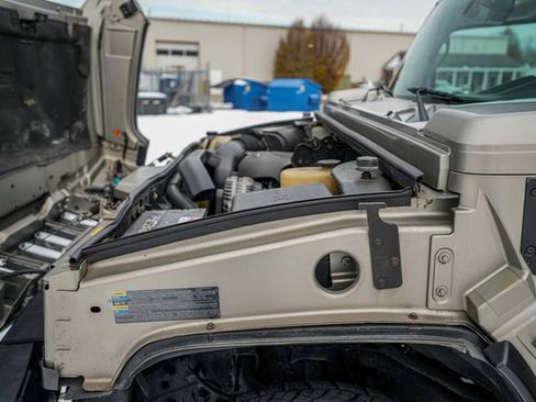 Used 2003 HUMMER H2 w/ Preferred Equipment Group image 17