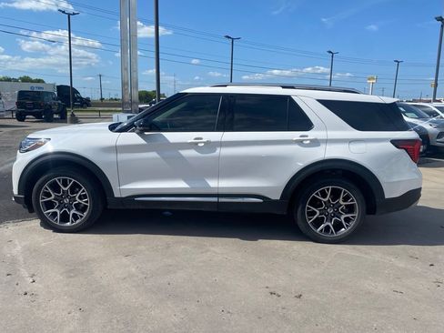 Used 2025 Ford Explorer Platinum w/ Ultimate Package AWD/4WD image 2