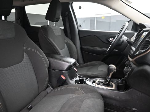 Used 2016 Jeep Cherokee Latitude AWD/4WD image 27