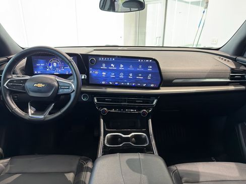 Used 2025 Chevrolet Traverse LT FWD image 15