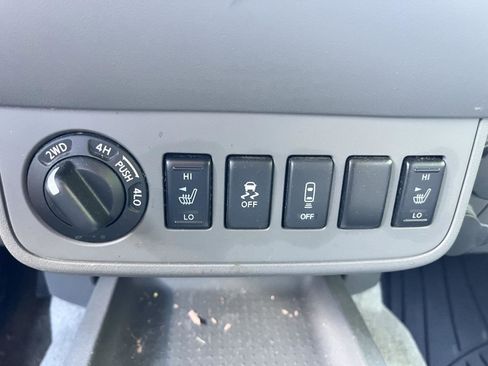 Used 2015 Nissan Frontier SV w/ SV Value Truck Package AWD/4WD image 20