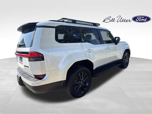 Used 2024 Lexus GX 550 w/ Accessory Package (31) AWD/4WD image 6