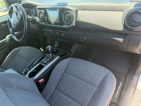 Used 2019 Toyota Tacoma TRD Off-Road AWD/4WD image 8