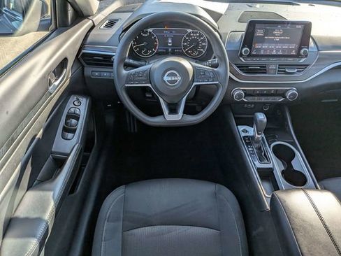 Used 2024 Nissan Altima 2.5 SV FWD image 15