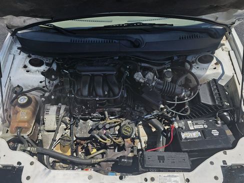 Used 2007 Ford Taurus SE FWD image 11