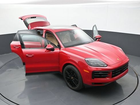 Certified 2024 Porsche Cayenne AWD/4WD image 32