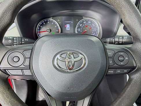 Used 2021 Toyota RAV4 XLE w/ Convenience Package FWD image 16
