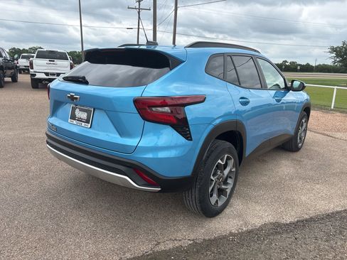 Certified 2025 Chevrolet Trax LT w/ Driver Confidence Package image 6