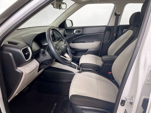 Used 2023 Hyundai Venue SEL image 14