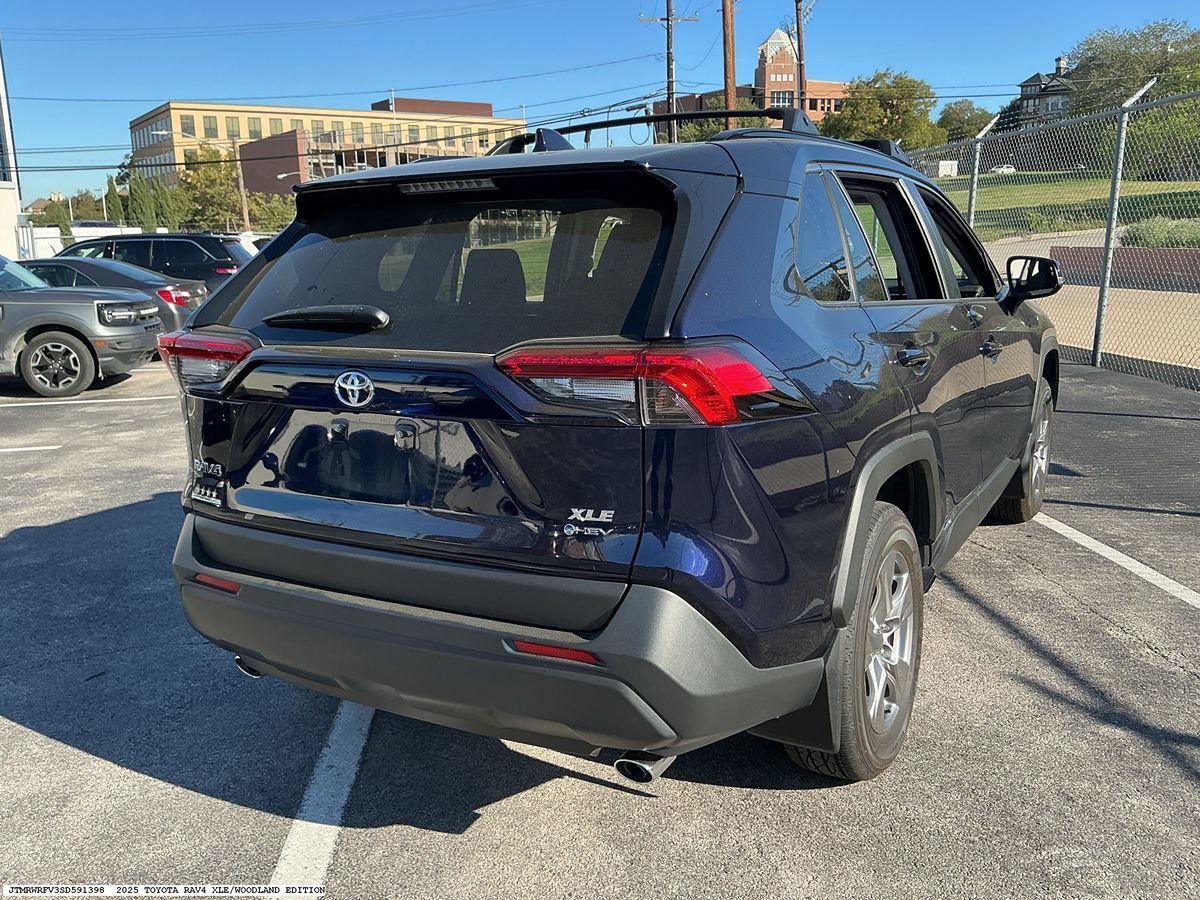 Used 2025 Toyota RAV4 XLE AWD/4WD image 5