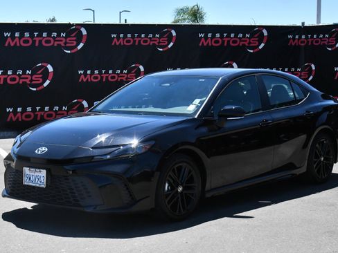 Used 2026 Toyota Camry SE w/ Convenience Package FWD image 3
