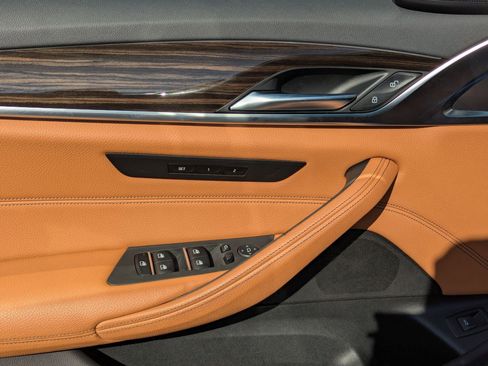 Used 2019 BMW 540i xDrive w/ Convenience Package image 12