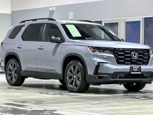 Certified 2025 Honda Pilot Sport image 6